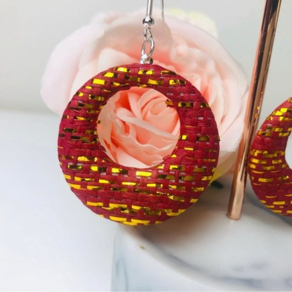 Gorgeous Light weight Red and Gold Hoop Earrings - Picture 11 of 12